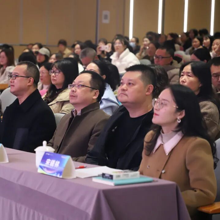 立足教材提素养,培育绵州好课堂 ——绵阳市2024年小学语文青年教师素养展评暨新教材培训会在火炬一小举行