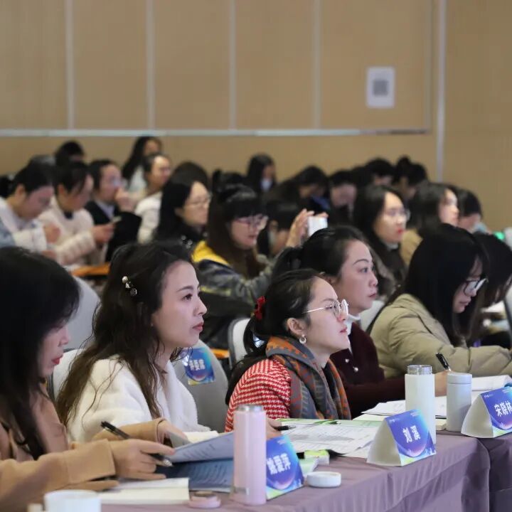 立足教材提素养,培育绵州好课堂 ——绵阳市2024年小学语文青年教师素养展评暨新教材培训会在火炬一小举行