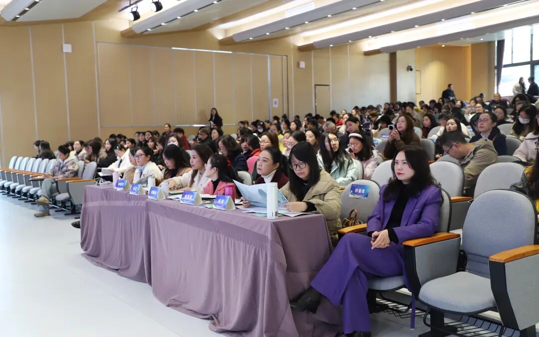 立足教材提素养,培育绵州好课堂 ——绵阳市2024年小学语文青年教师素养展评暨新教材培训会在火炬一小举行
