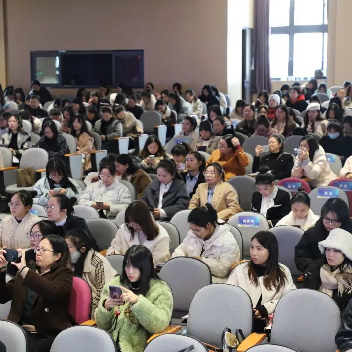 立足教材提素养,培育绵州好课堂 ——绵阳市2024年小学语文青年教师素养展评暨新教材培训会在火炬一小举行