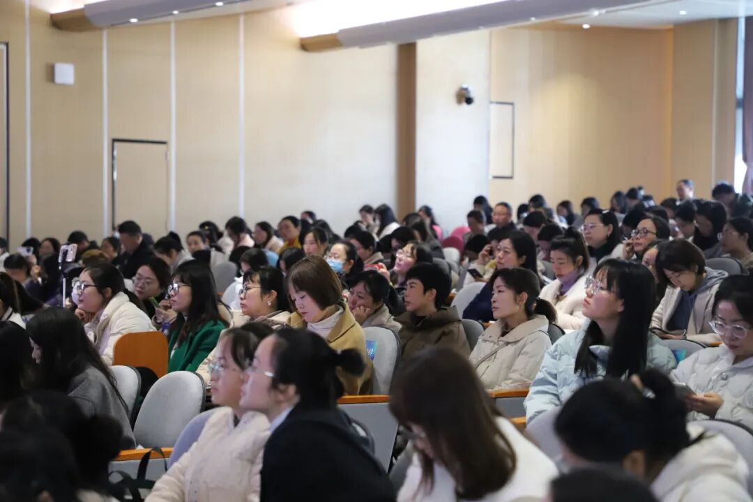 立足教材提素养,培育绵州好课堂 ——绵阳市2024年小学语文青年教师素养展评暨新教材培训会在火炬一小举行