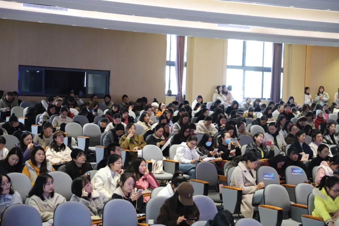 立足教材提素养,培育绵州好课堂 ——绵阳市2024年小学语文青年教师素养展评暨新教材培训会在火炬一小举行