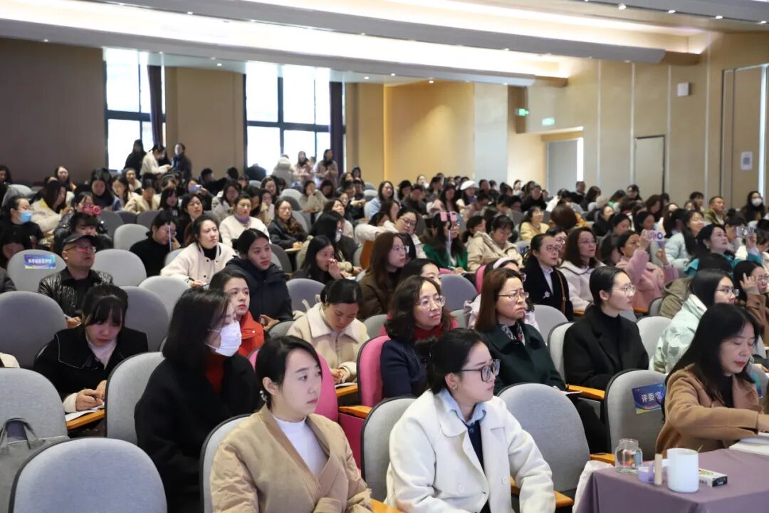 立足教材提素养,培育绵州好课堂 ——绵阳市2024年小学语文青年教师素养展评暨新教材培训会在火炬一小举行