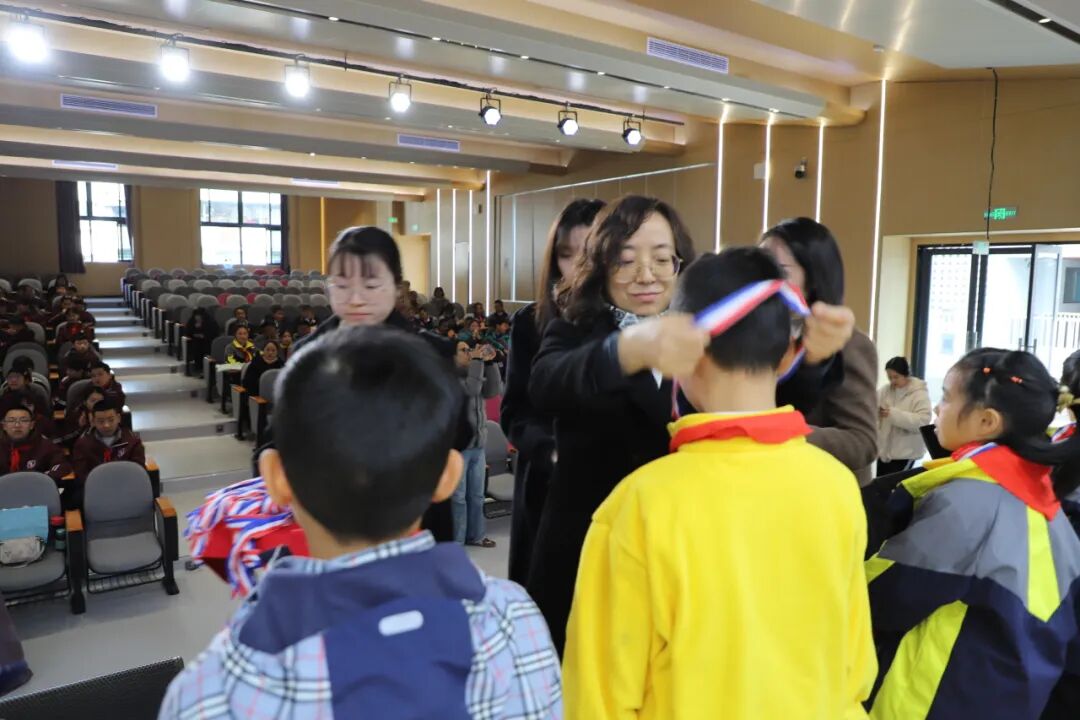 【‘英’你精彩·‘show’出风采】-高新区核心素养下小学生英语趣味比赛活动在火炬一小成功举办