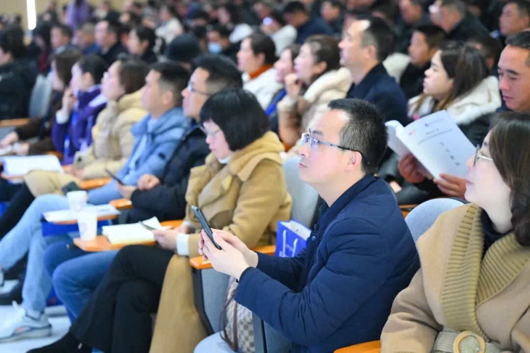 聚焦课程建设,共绘教育蓝图 ——绵阳市第三届义务教育学校高质量发展校长研讨会在火炬一小成功举办