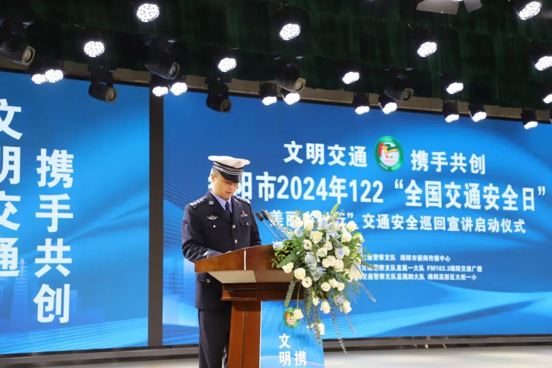 “12.2”全国交通安全日:火炬一小奏响文明交通“交响曲”