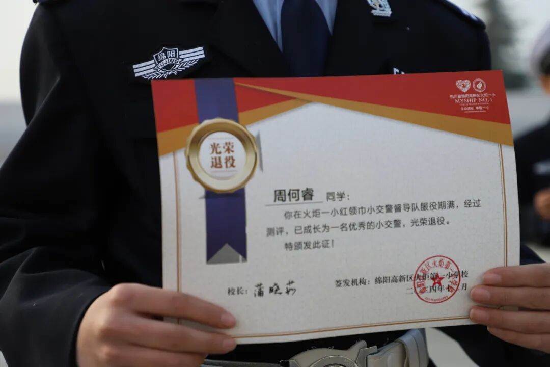 “12.2”全国交通安全日:火炬一小奏响文明交通“交响曲”