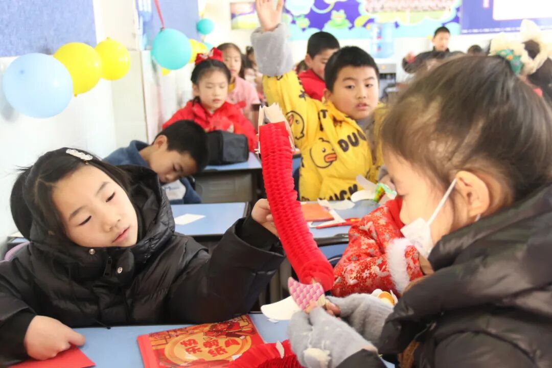 新年新愿  手作传情 ——火炬一小2025迎新年DIY主题活动