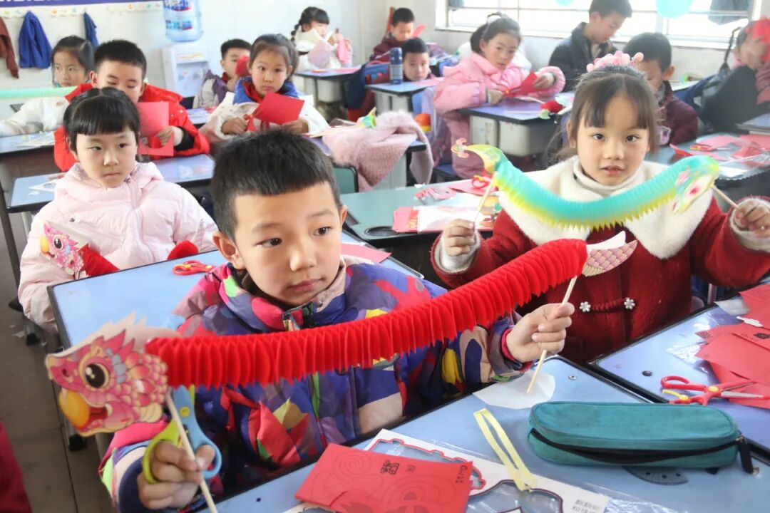 新年新愿  手作传情 ——火炬一小2025迎新年DIY主题活动