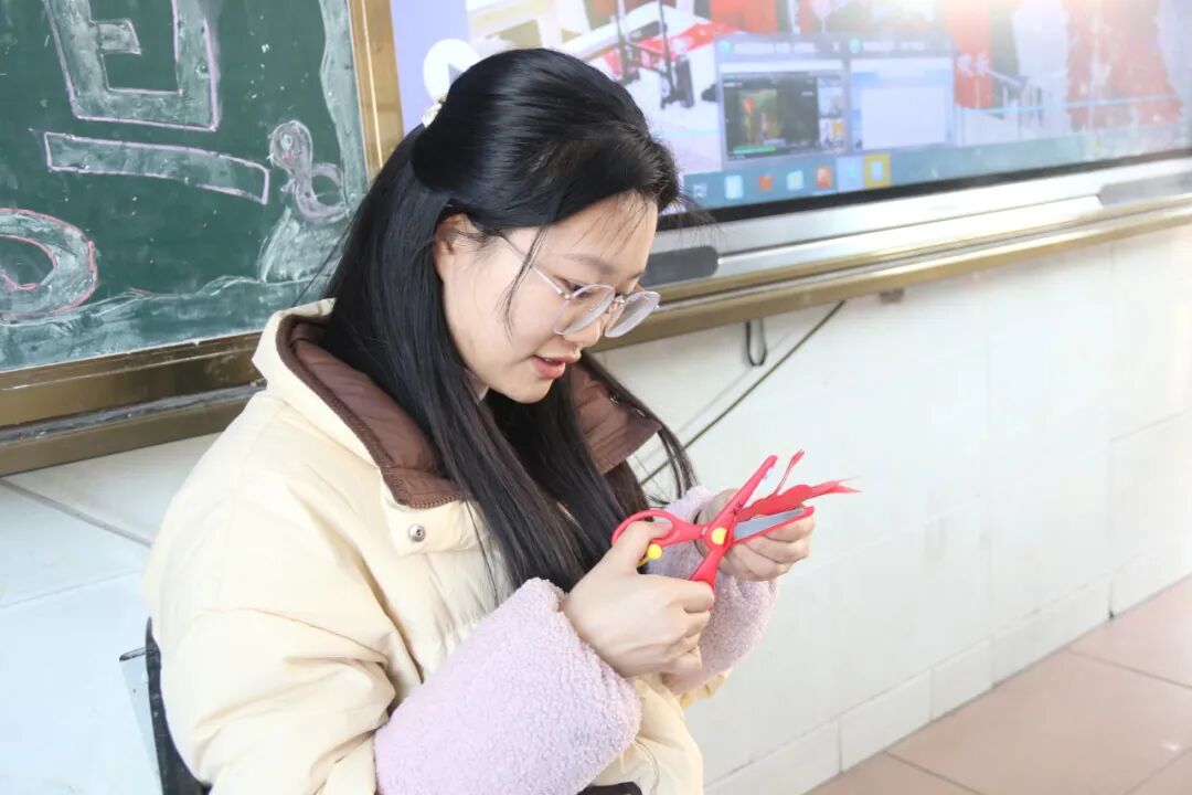 新年新愿  手作传情 ——火炬一小2025迎新年DIY主题活动