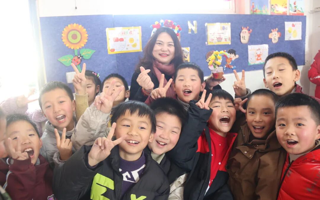 新年新愿  手作传情 ——火炬一小2025迎新年DIY主题活动