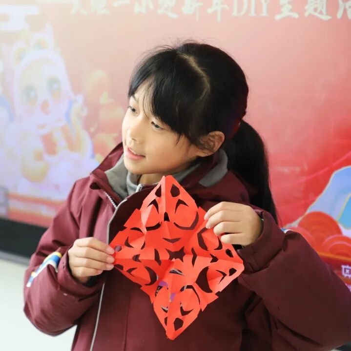 新年新愿  手作传情 ——火炬一小2025迎新年DIY主题活动