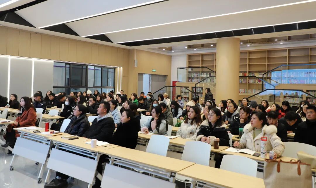 赋能,共进,共未来 ——火炬一小2024秋期末教师培训活动