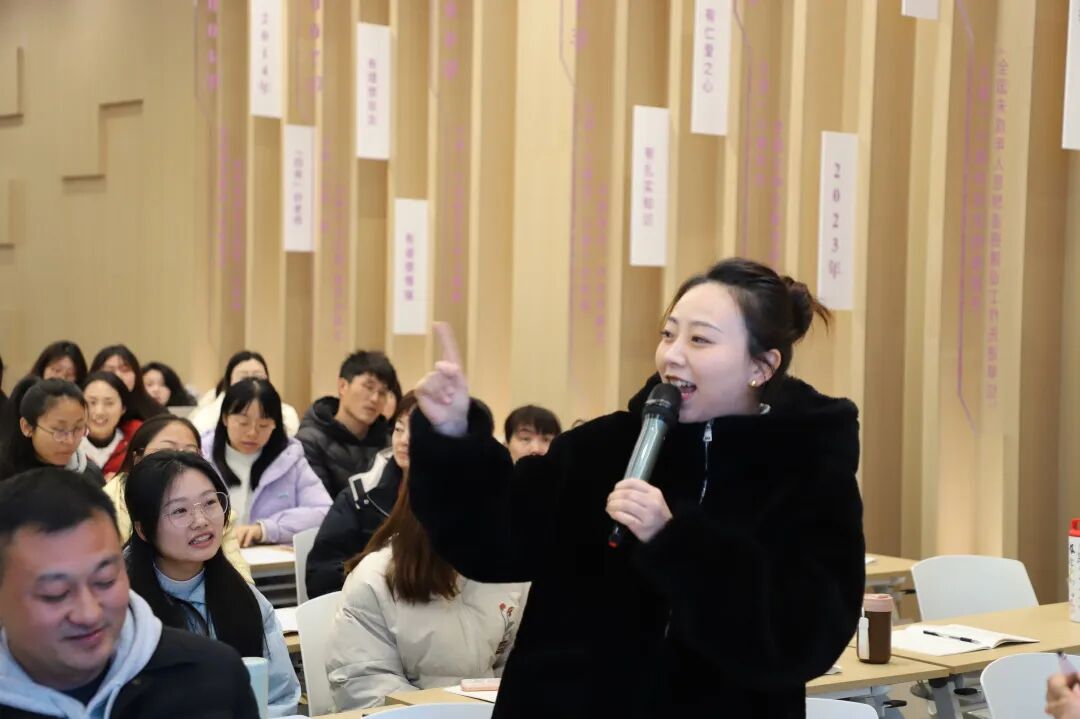 赋能,共进,共未来 ——火炬一小2024秋期末教师培训活动