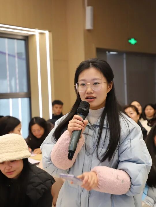 赋能,共进,共未来 ——火炬一小2024秋期末教师培训活动