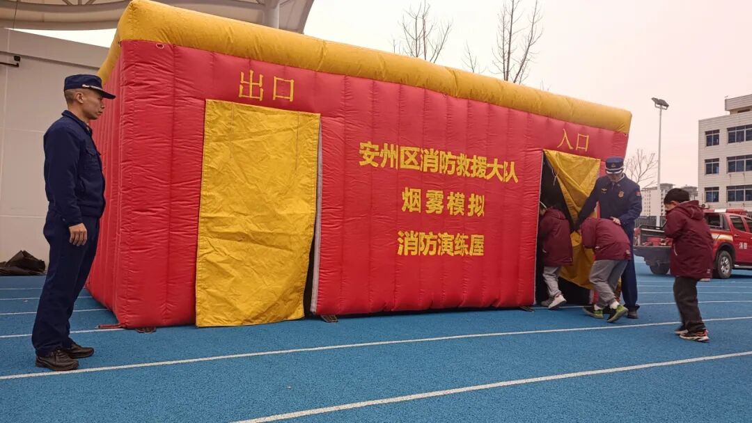 遇见“火焰蓝”,护航新学期“安”然启航--火炬一小2025春开学典礼