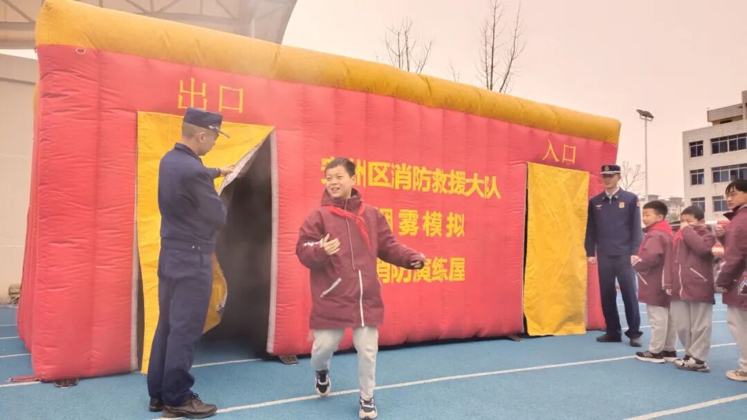 遇见“火焰蓝”,护航新学期“安”然启航--火炬一小2025春开学典礼