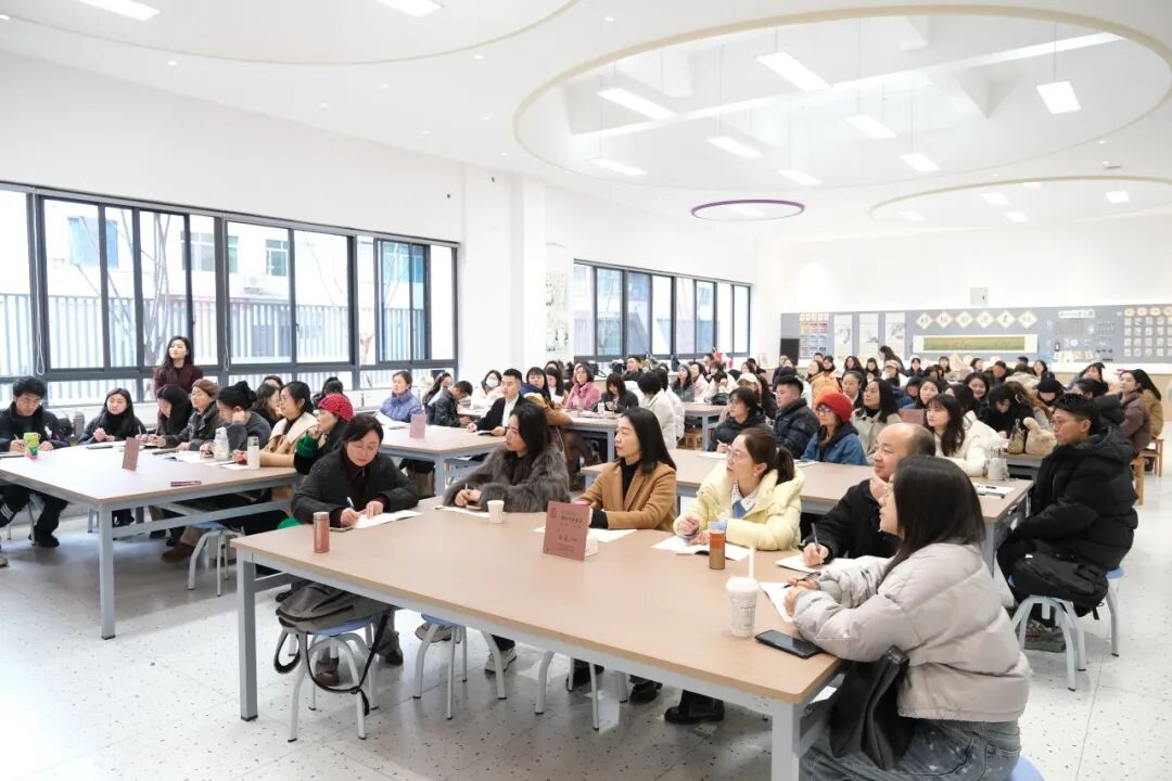 跨界聚慧 共享成长 春风化雨 共启新程 ---火炬一小承办“绵阳市教科所五个名师工作室揭牌成立仪式暨培训会”