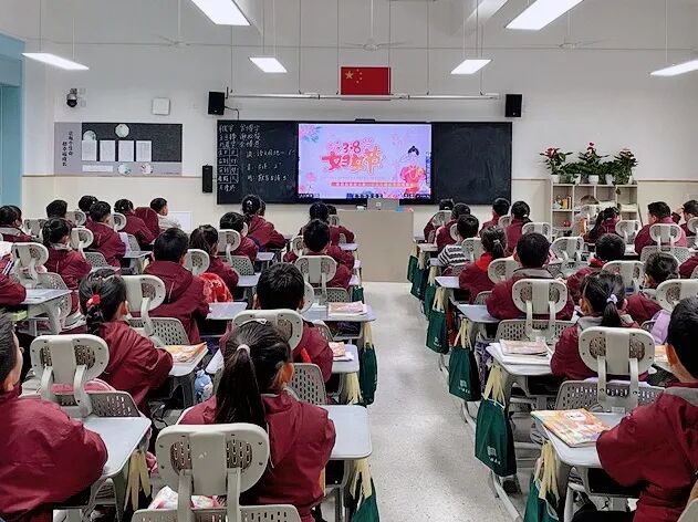 巾帼展芳华| 火一校园三八妇女节暖心纪实