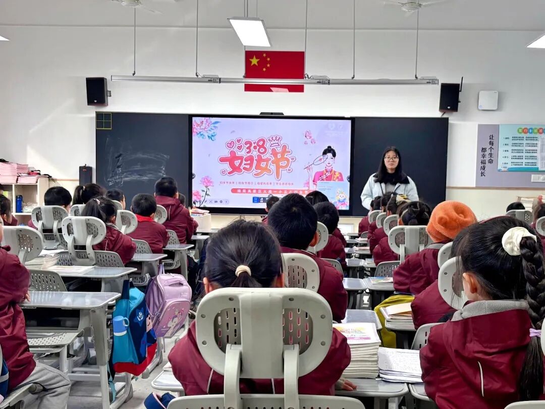 巾帼展芳华| 火一校园三八妇女节暖心纪实