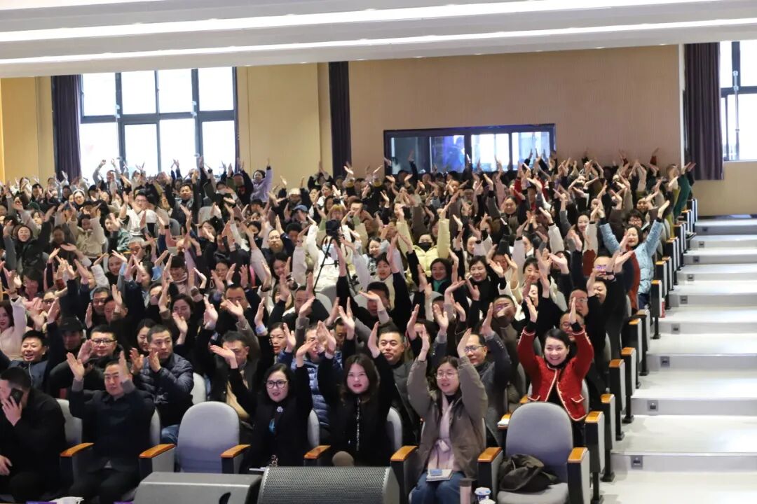 燃AI引擎，DeepSeek赋能学习方式新变革     ——绵阳高新区"AI赋能教育教学"专题培训活动在火炬一小成功举办