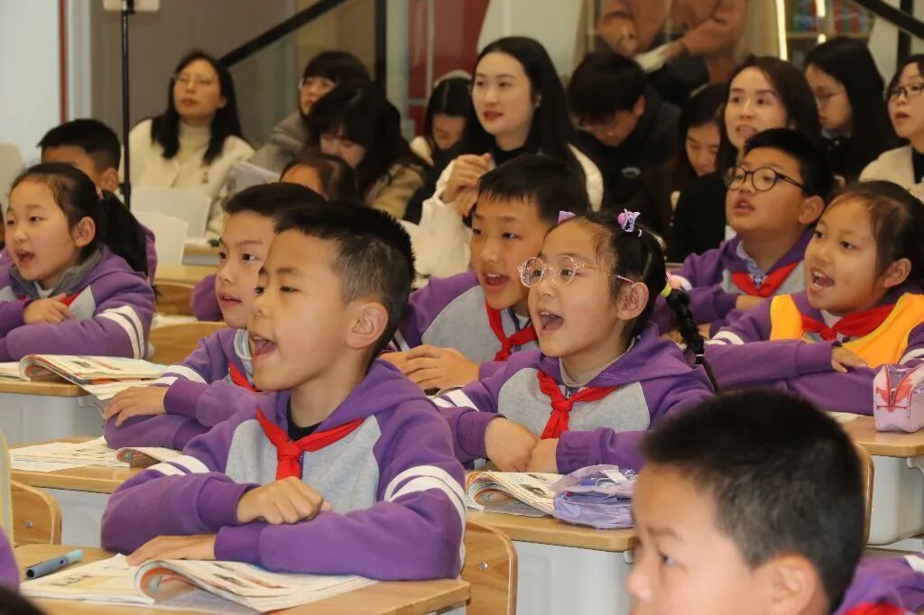 “立足新课标 共研新教材 赋能好课堂” 火炬一小承办绵阳高新区小学英语三年级同课异构教学研讨活动