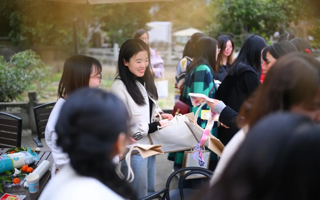 春绽芳华 班花拾光——火炬一小第十三届班主任节记录