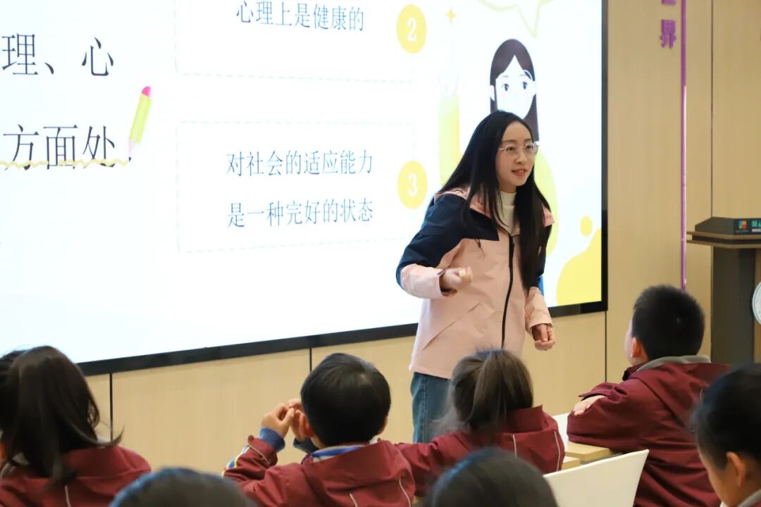 筑牢心灵防线： 火炬一小心理健康委员正式上岗