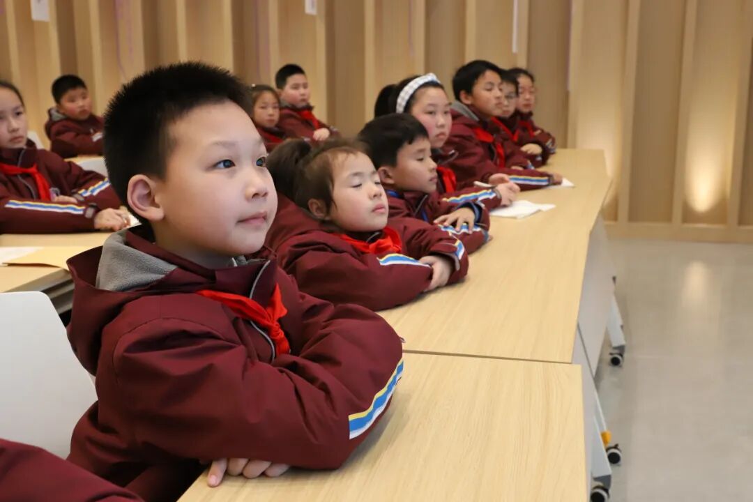 筑牢心灵防线： 火炬一小心理健康委员正式上岗