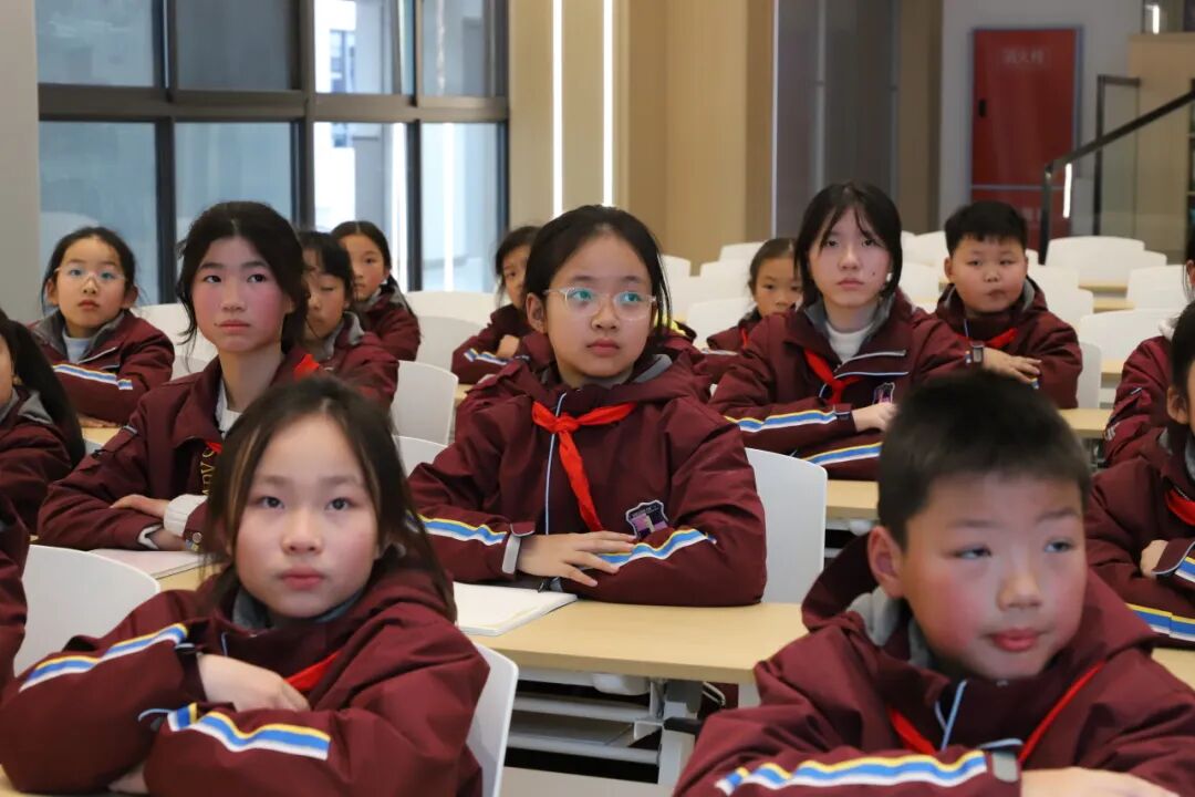 筑牢心灵防线： 火炬一小心理健康委员正式上岗