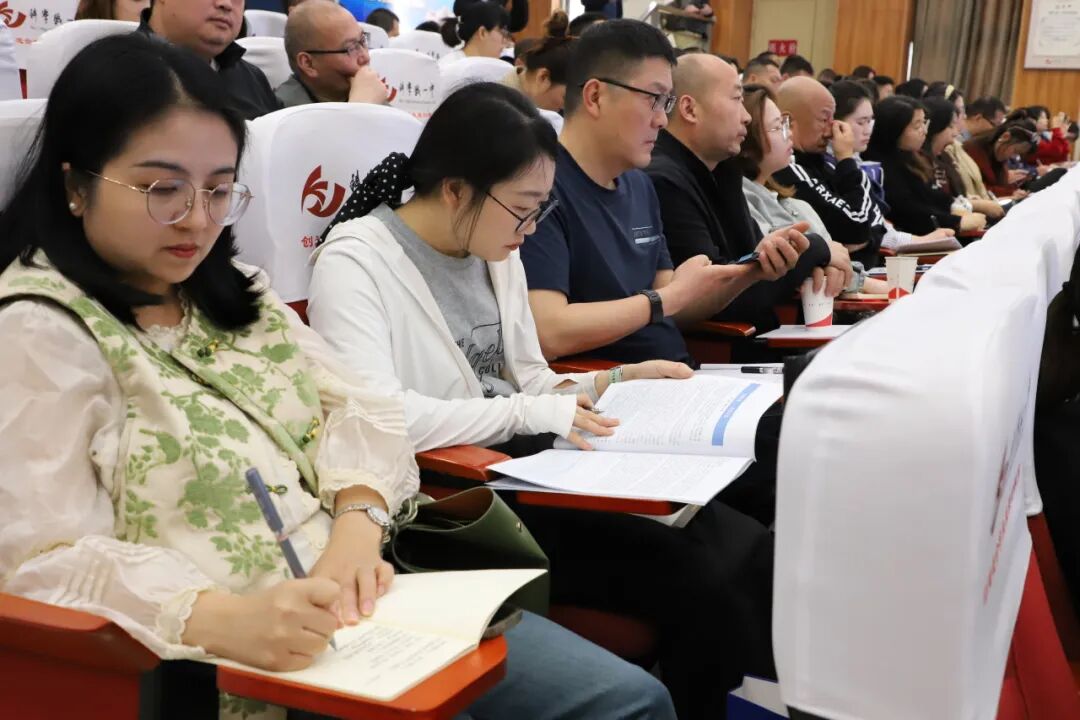 聚智科学教育推进会，探索科学教育发展新路径---区科创中心在全市科学教育推进会上进行经验交流