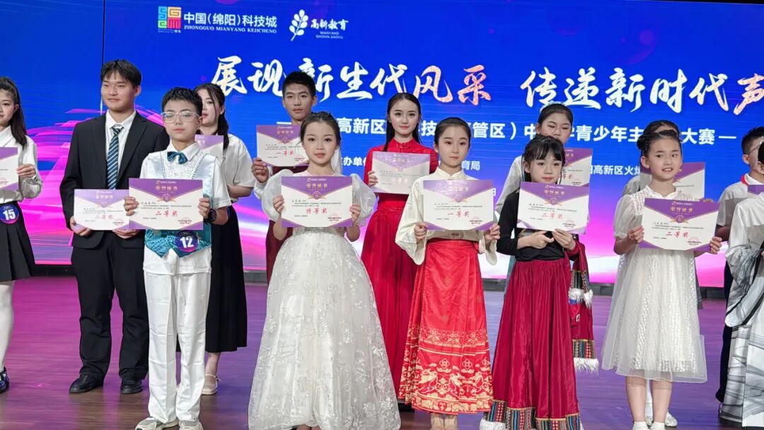 【火一榜样】又是特等奖!火一娃糖纸布鞋米粉玩出顶流
