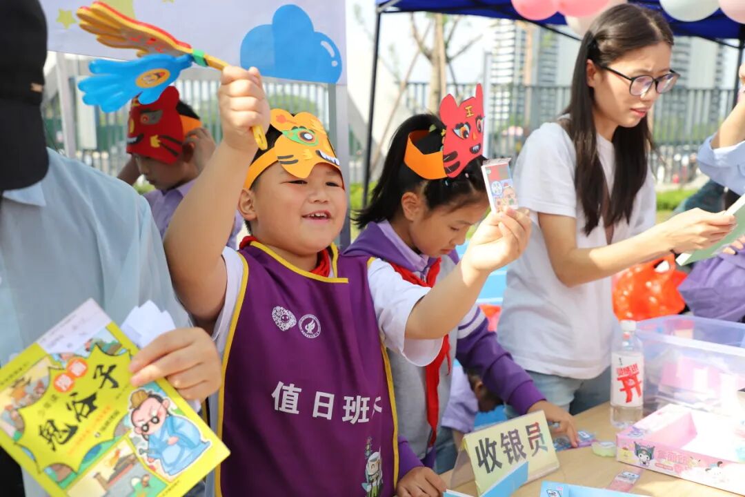 "春日图书漂流汇" 跳蚤书市萌趣开市-火炬一小