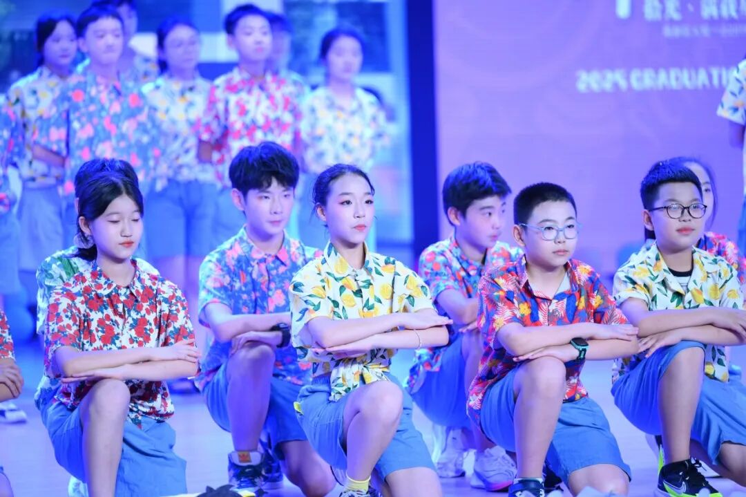 【火一毕业季】这场毕业典礼太燃了!萌娃变少年,纸飞机载梦飞向星河----火炬一小2019级毕业典礼