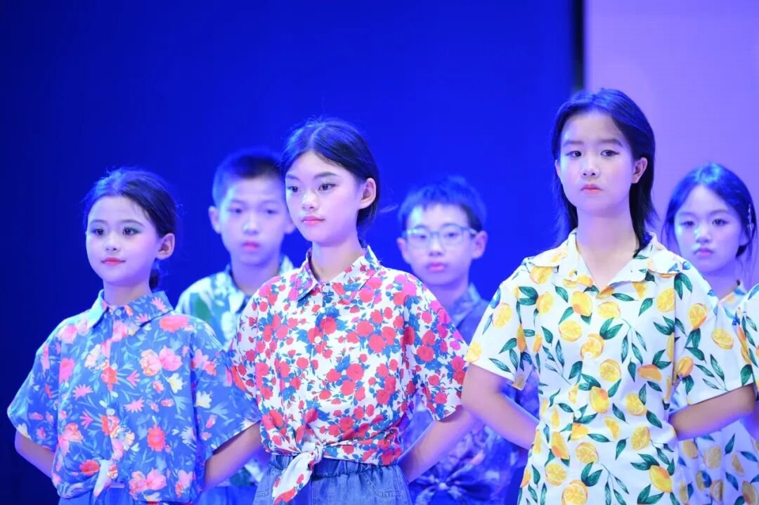 【火一毕业季】这场毕业典礼太燃了!萌娃变少年,纸飞机载梦飞向星河----火炬一小2019级毕业典礼