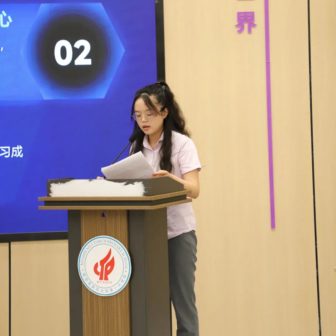 【火一动态】一场暑期 “能量盛宴”: 火炬一小用三维体系为青年教师成长 “精准导航”