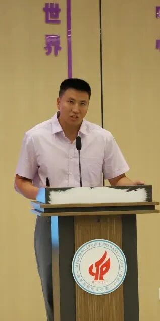【火一动态】一场暑期 “能量盛宴”: 火炬一小用三维体系为青年教师成长 “精准导航”
