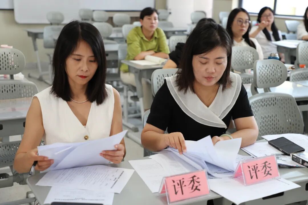 【火一动态】一场暑期 “能量盛宴”: 火炬一小用三维体系为青年教师成长 “精准导航”