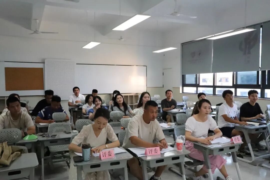 【火一动态】一场暑期 “能量盛宴”: 火炬一小用三维体系为青年教师成长 “精准导航”