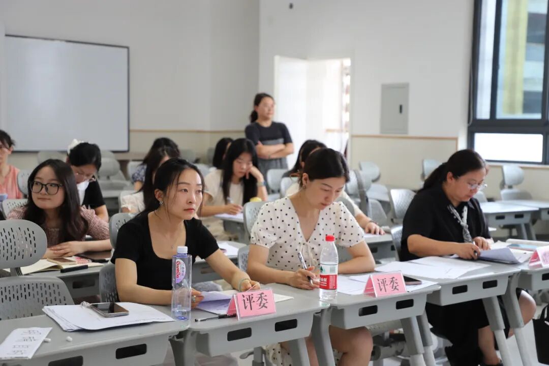 【火一动态】一场暑期 “能量盛宴”: 火炬一小用三维体系为青年教师成长 “精准导航”