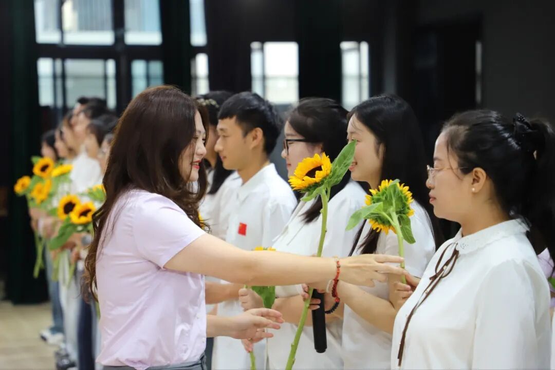 【火一动态】破“浪”开学！火炬一小开学工作会，满是教育热血