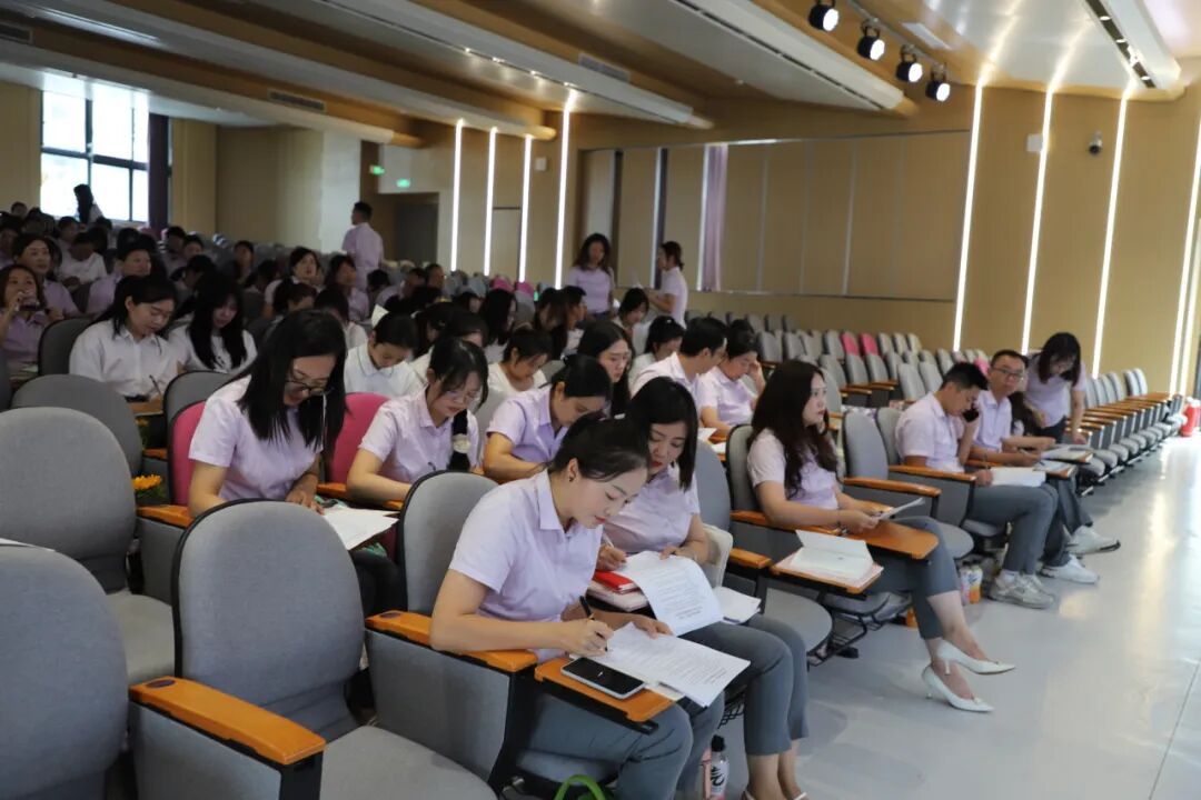 【火一动态】破“浪”开学！火炬一小开学工作会，满是教育热血
