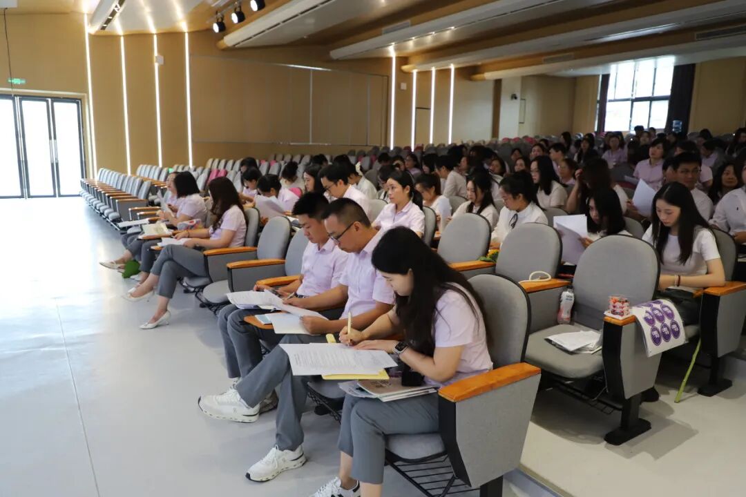 【火一动态】破“浪”开学！火炬一小开学工作会，满是教育热血