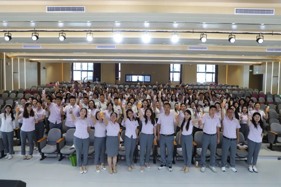 【火一动态】破“浪”开学！火炬一小开学工作会，满是教育热血