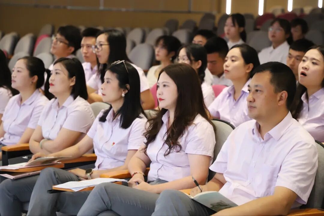 【火一动态】立足教育初心,放眼未来教育 —— 火炬一小 2025 年秋开学教师专题培训纪实