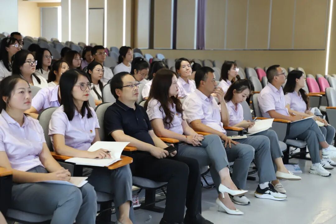 【火一动态】立足教育初心,放眼未来教育 —— 火炬一小 2025 年秋开学教师专题培训纪实