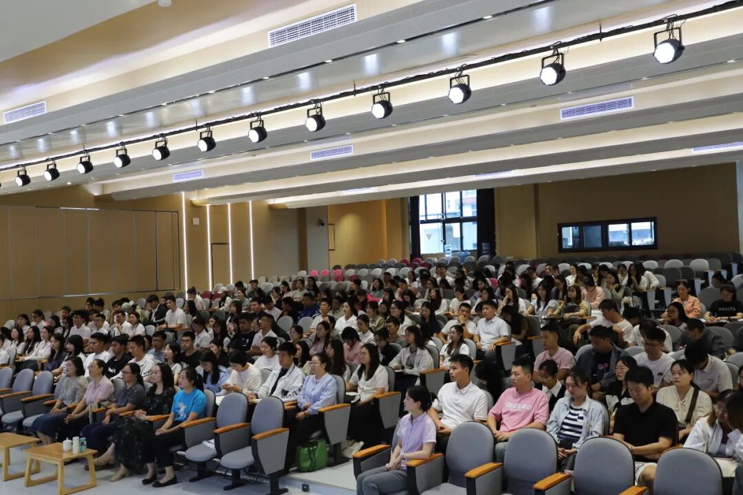 【火一动态】立足教育初心,放眼未来教育 —— 火炬一小 2025 年秋开学教师专题培训纪实