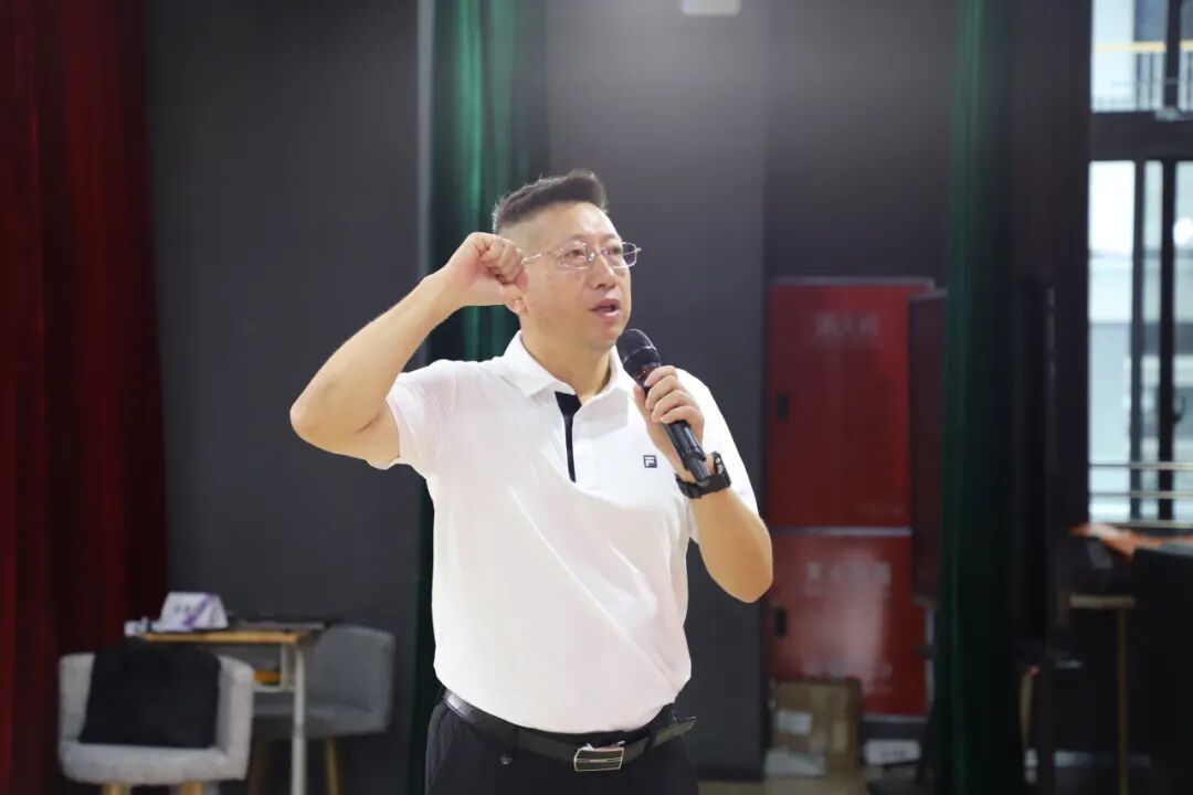 【火一动态】立足教育初心,放眼未来教育 —— 火炬一小 2025 年秋开学教师专题培训纪实