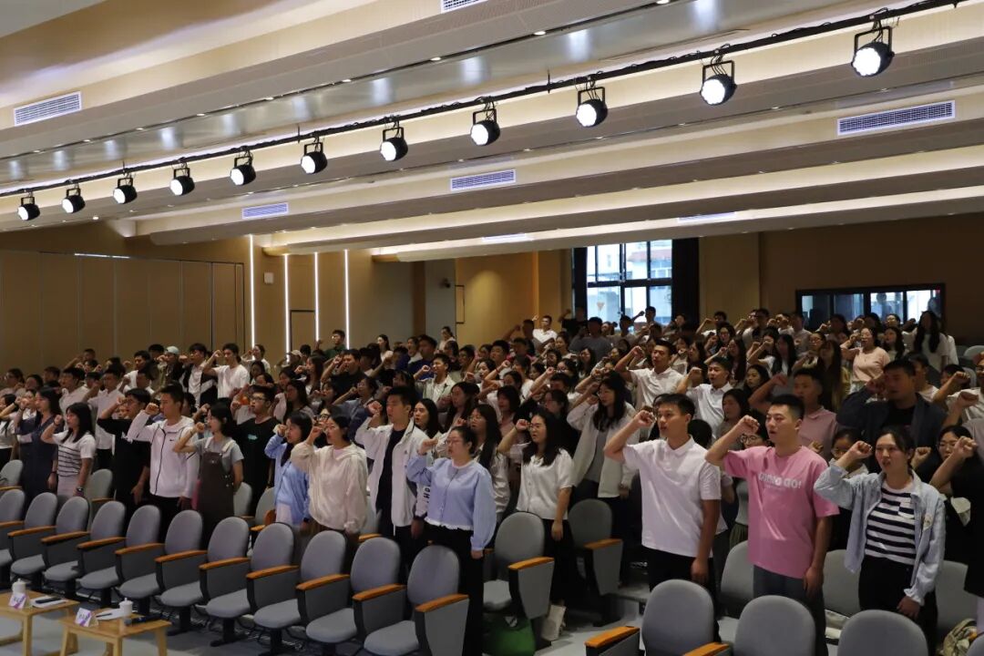 【火一动态】立足教育初心,放眼未来教育 —— 火炬一小 2025 年秋开学教师专题培训纪实