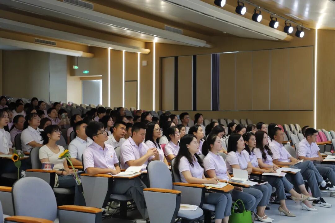 【火一动态】立足教育初心,放眼未来教育 —— 火炬一小 2025 年秋开学教师专题培训纪实